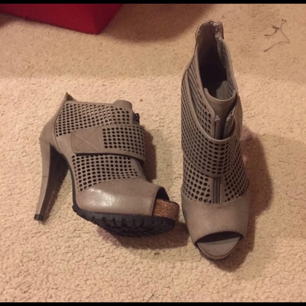 Vera Wang Heels